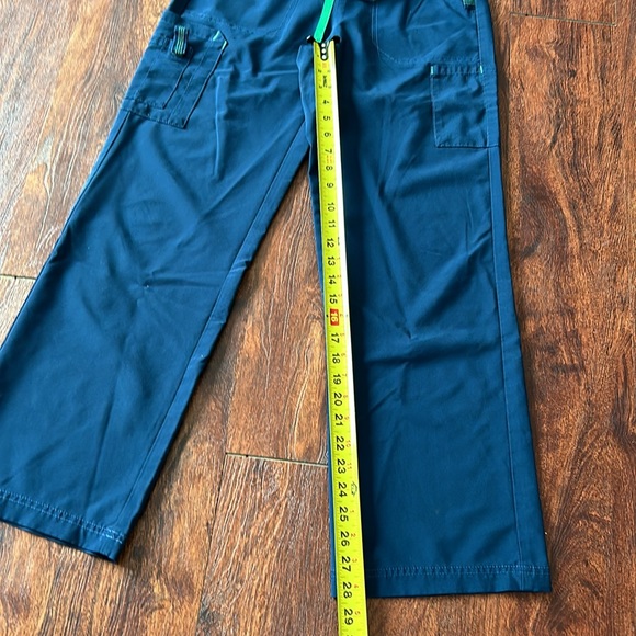 Carhartt scrubs - Picture 5 of 7